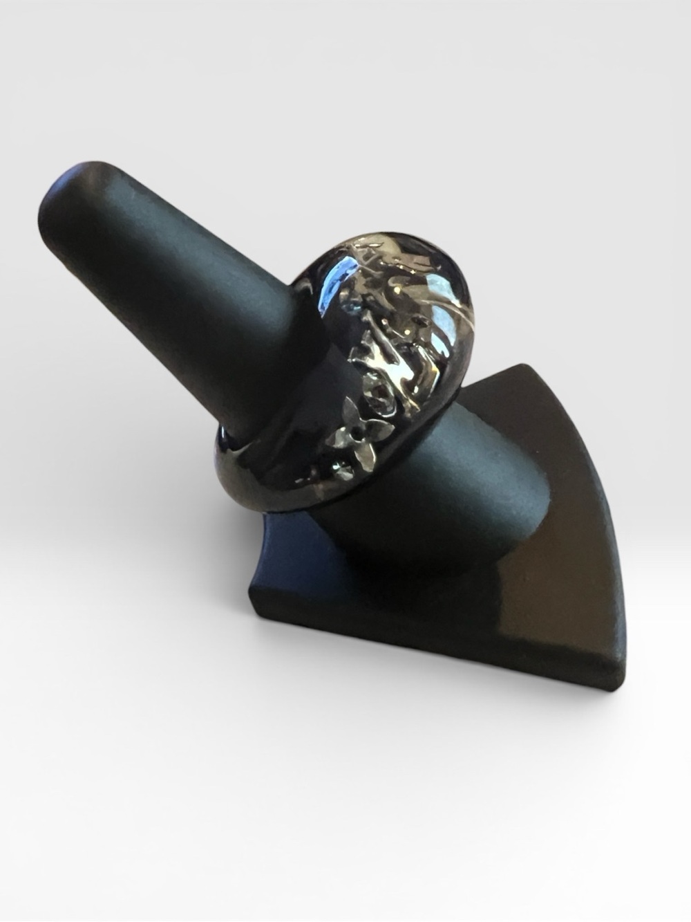 💙 Louis Vuitton Inclusion Resin Dome Ring – Blue/black 💙 - Picture 3 of 9